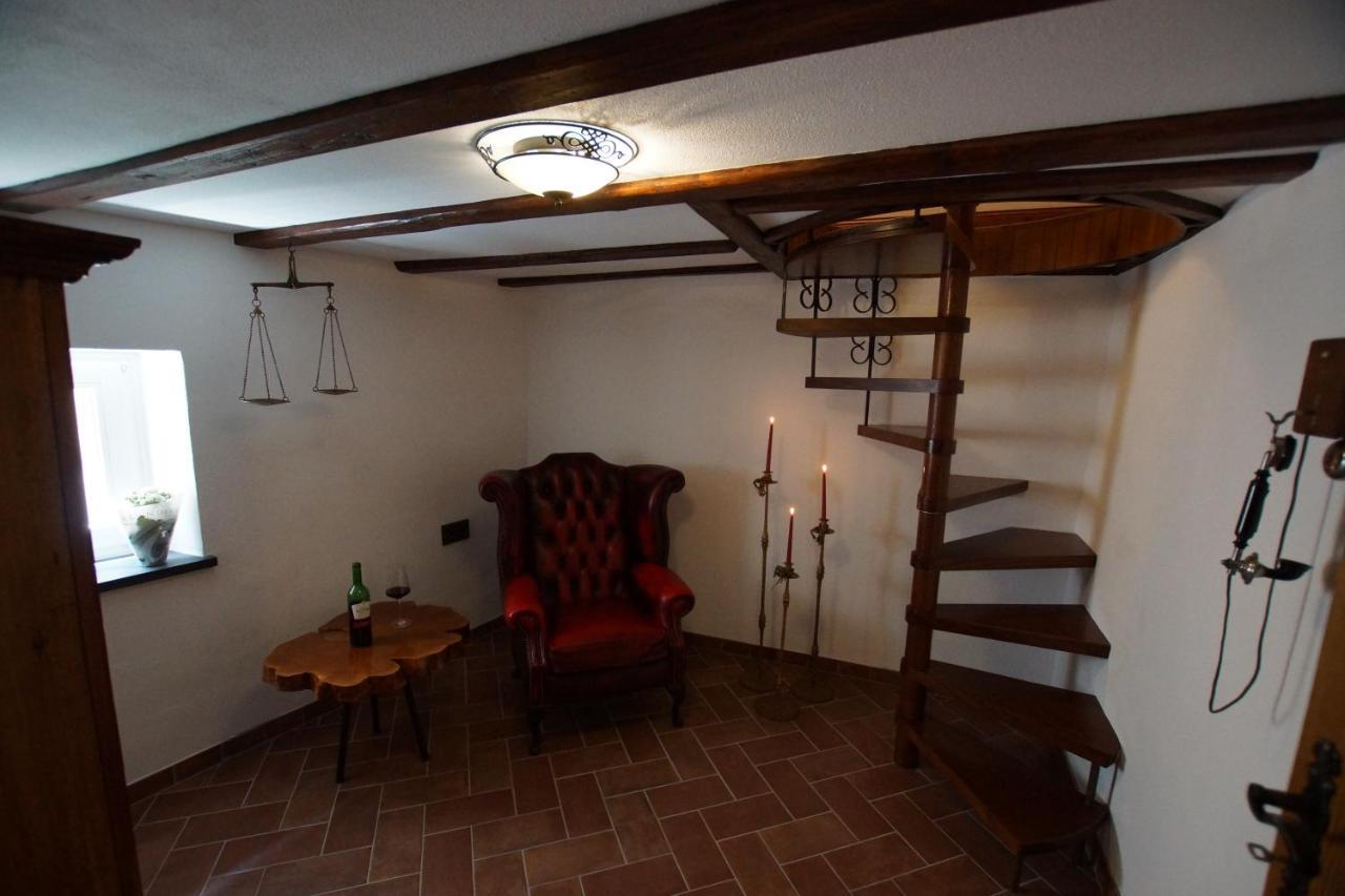 Altes Faehrhaus An Der Mosel Anno1633 Apartment Traben-Trarbach Exterior photo